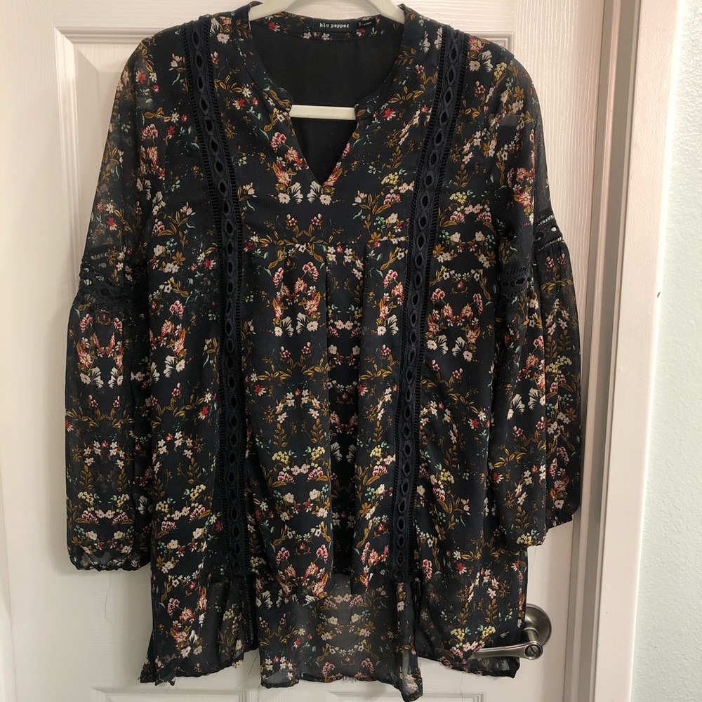Blu Pepper floral tunic SIZE SMALL